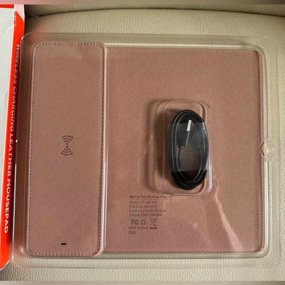 Griffin Griffin Wireless Charging Vegan Leather Mousepad Pink